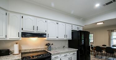 Close to I-95 Savannah Long Stays Pets