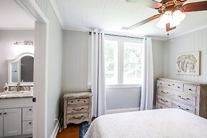 Historic Home for 7 with Apartment