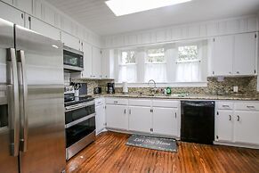 Historic Home for 7 with Apartment