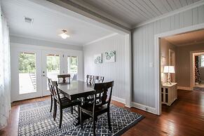 Historic Home for 7 with Apartment