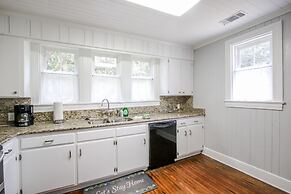 Historic Home for 7 with Apartment