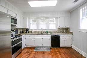 Historic Home for 7 with Apartment