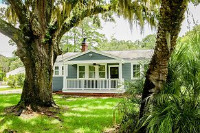 Historic Home for 7 with Apartment