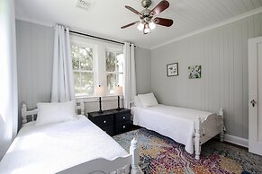 Historic Home for 7 with Apartment