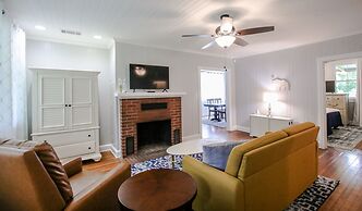 Historic Home for 7 with Apartment