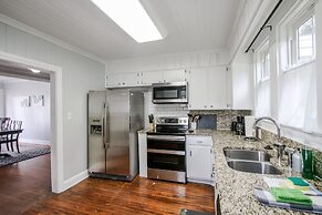 Historic Home for 7 with Apartment