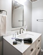 Historic Home for 7 with Apartment