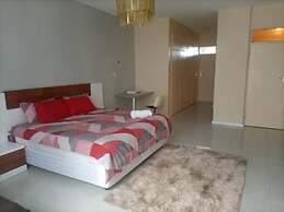 Spacious Executive Holiday Apartment In Bulawayo