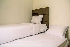 Homey And Serene 2Br At Great Western Resort Apartment