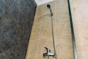 Homey And Serene 2Br At Great Western Resort Apartment