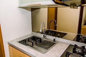 Homey And Serene 2Br At Great Western Resort Apartment