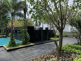 Special 1Br Direct Pool Access At Thamrin Residence