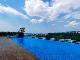 Fancy And Nice 1Br With Extra Room At Amartha View Apartment