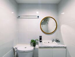 Fancy And Nice 1Br With Extra Room At Amartha View Apartment