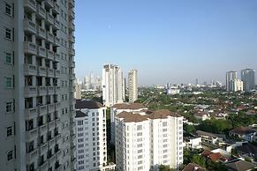 Comfy 1Br At Bellezza Apartment