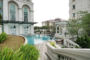 Comfy 1Br At Bellezza Apartment