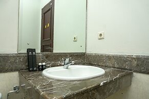 Comfy 1Br At Bellezza Apartment