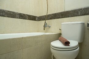 Comfy 1Br At Bellezza Apartment