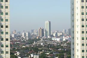 Comfy 1Br At Bellezza Apartment