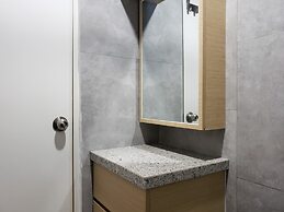 Minimalist And Cozy 2Br At La Hub City Apartment
