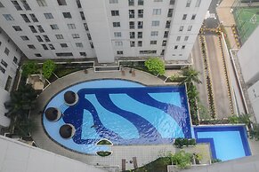 Comfort Living 2Br Room At Bassura City Apartment