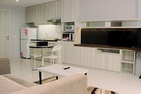 Big And Cozy Studio At Azalea Suites Apartment