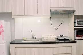 Big And Cozy Studio At Azalea Suites Apartment