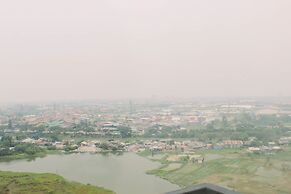 Big And Cozy Studio At Azalea Suites Apartment