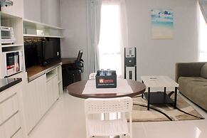 Big And Cozy Studio At Azalea Suites Apartment