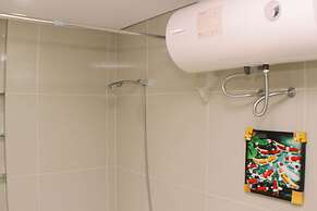 Big And Cozy Studio At Azalea Suites Apartment