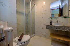 Cozy And Great Choice Studio At Grand Kamala Lagoon Apartment