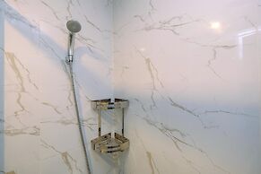 Cozy And Great Choice Studio At Grand Kamala Lagoon Apartment