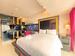 Clean And Comfy Studio Room At Tamansari La Grande Apartment