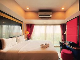 Clean And Comfy Studio Room At Tamansari La Grande Apartment