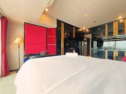 Clean And Comfy Studio Room At Tamansari La Grande Apartment