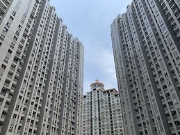 Strategic And Compact Studio Apartment At Royal Mediterania Garden Res