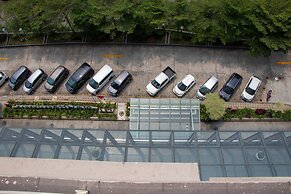 Comfort 2Br Loft Apartment At Maqna Residence