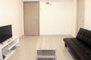 Comfort 1Br With Dining Room At Meikarta Apartment