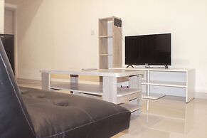 Comfort 1Br With Dining Room At Meikarta Apartment