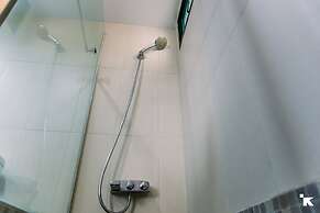 Elegant 2Br With Extra Room Apartment At Sudirman Tower Condominium