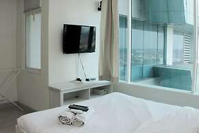 Warm And Cozy Studio At Grand Kamala Lagoon Apartment