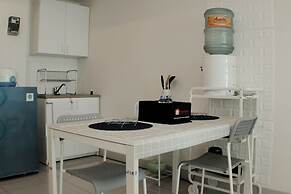 Warm And Cozy Studio At Grand Kamala Lagoon Apartment