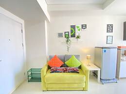 Modern Look 1Br Apartment At Parahyangan Residence Near Unpar