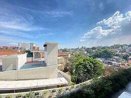 Modern Look 1Br Apartment At Parahyangan Residence Near Unpar