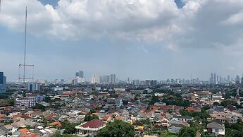 Cozy Living Studio Apartment At Belmont Residence Near Puri