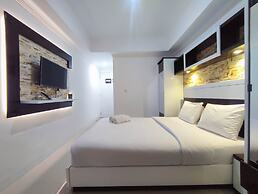 Simple And Homey Studio Room At Paltrow Apartment