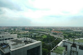 Modern 2Br Apartment At Aryaduta Residence Connected To Cito Mall