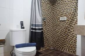 Modern 2Br Apartment At Aryaduta Residence Connected To Cito Mall