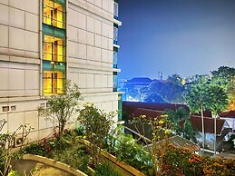 Cozy Studio Room At Tamansari La Grande Apartment