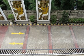 Simply Look Studio Room At Mont Blanc Bekasi Apartment